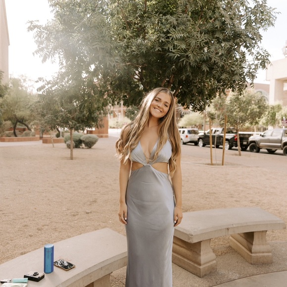 Shona Joy dress. Sold out everywhere! Worn once - Picture 1 of 2